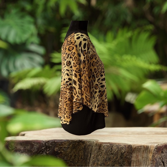 Chic Layered Poncho Top with Bold Animal Print – Stylish & Versatile! - Picture 4 of 5